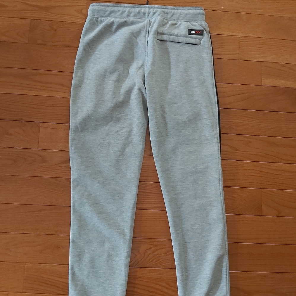 DKNY Men's matching set - Picture 4 of 10